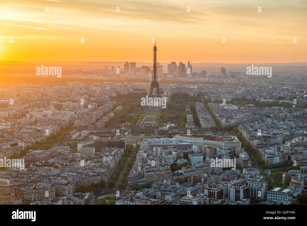 Luftaufnahme von Paris Skyline bei Sonnenuntergang, Frankreich Stockfoto