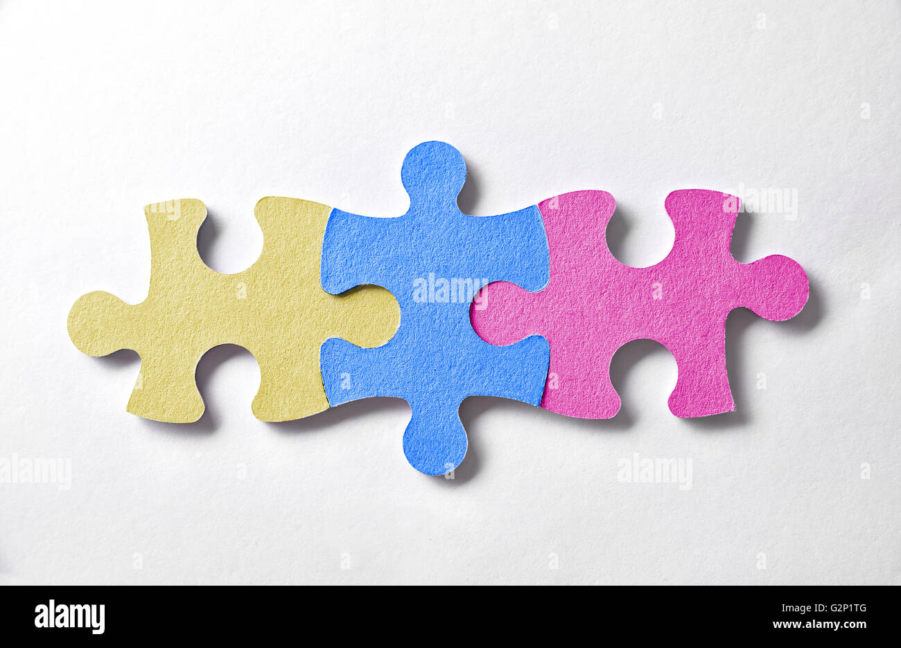 Bunte Puzzleteile ausgerichtet und verklebt. EU-Konzept, Teamarbeit und Business Logo. Stockfoto