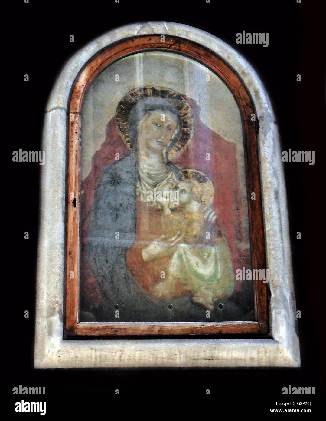 Madonna del Latte, Wandgemälde, das an einer Wand in Florenz, Italien. ca. 14. Eine Gedenktafel in der Nähe trägt die Inschrift: "Im Gedenken an Anita Poggiali Buyet'. Stockfoto