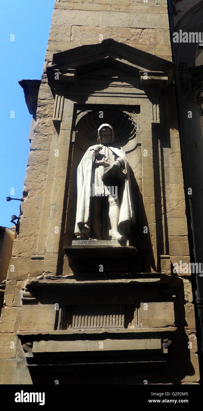 Architektonische Skulptur von Giovanni Villani, italienische Diplomat und Chronist, in der Nähe der Piazza della Signoria, Florenz, Italien. Aus Marmor. Stockfoto