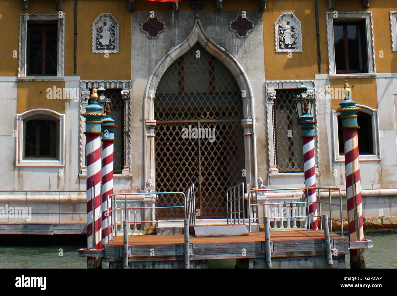 Der Palazzo Cavalli Franchetti, einen Palast am Canal Grande in Venedig, Italien. Im Jahre 1565 errichtet, und intern im 19. Jahrhundert modernisiert (zusammen mit externen Veränderungen). Startseite des Istituto Veneto di Regional & Lettere e Arti seit 1999. Häufig ist es für kulturelle Veranstaltungen genutzt. Stockfoto