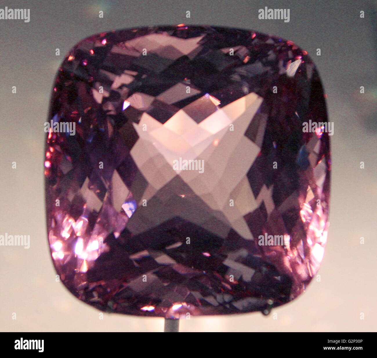 Eine einwandfreie Schnitt Morganit gem, (früher als rosa Beryll, bis 1910). In Madagaskar gefunden und "Ausschneiden" ist es Brillanz und Klarheit. Stockfoto