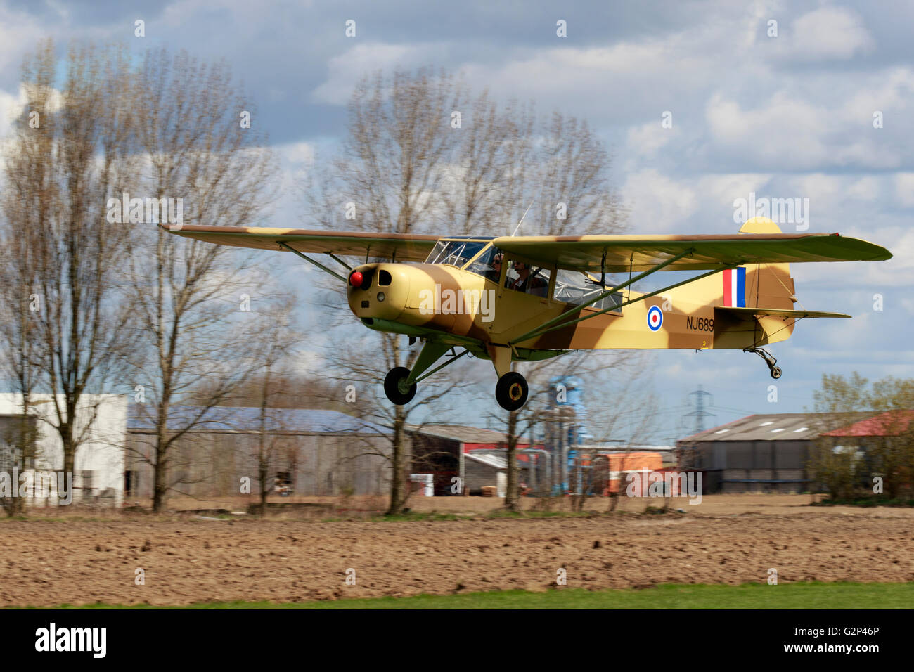 Auster 5-150 NJ689 G-ALXZ Start vom Flugplatz Breighton Stockfoto