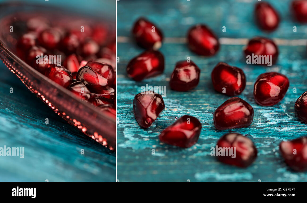 Frische helle rote Granatapfel Grenadine Obst Samen auf blauen hölzernen Hintergrund stilleben Studio gedreht Stockfoto