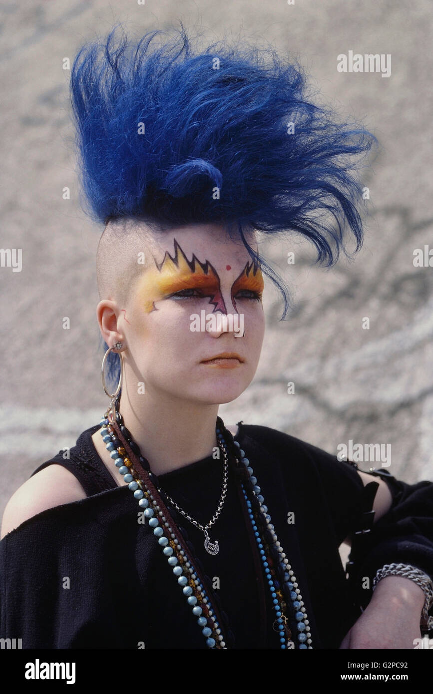 Weibliche Punk Rocker mit blauen mohican Haar. London. UK. Europa, ca. 1980 Stockfoto