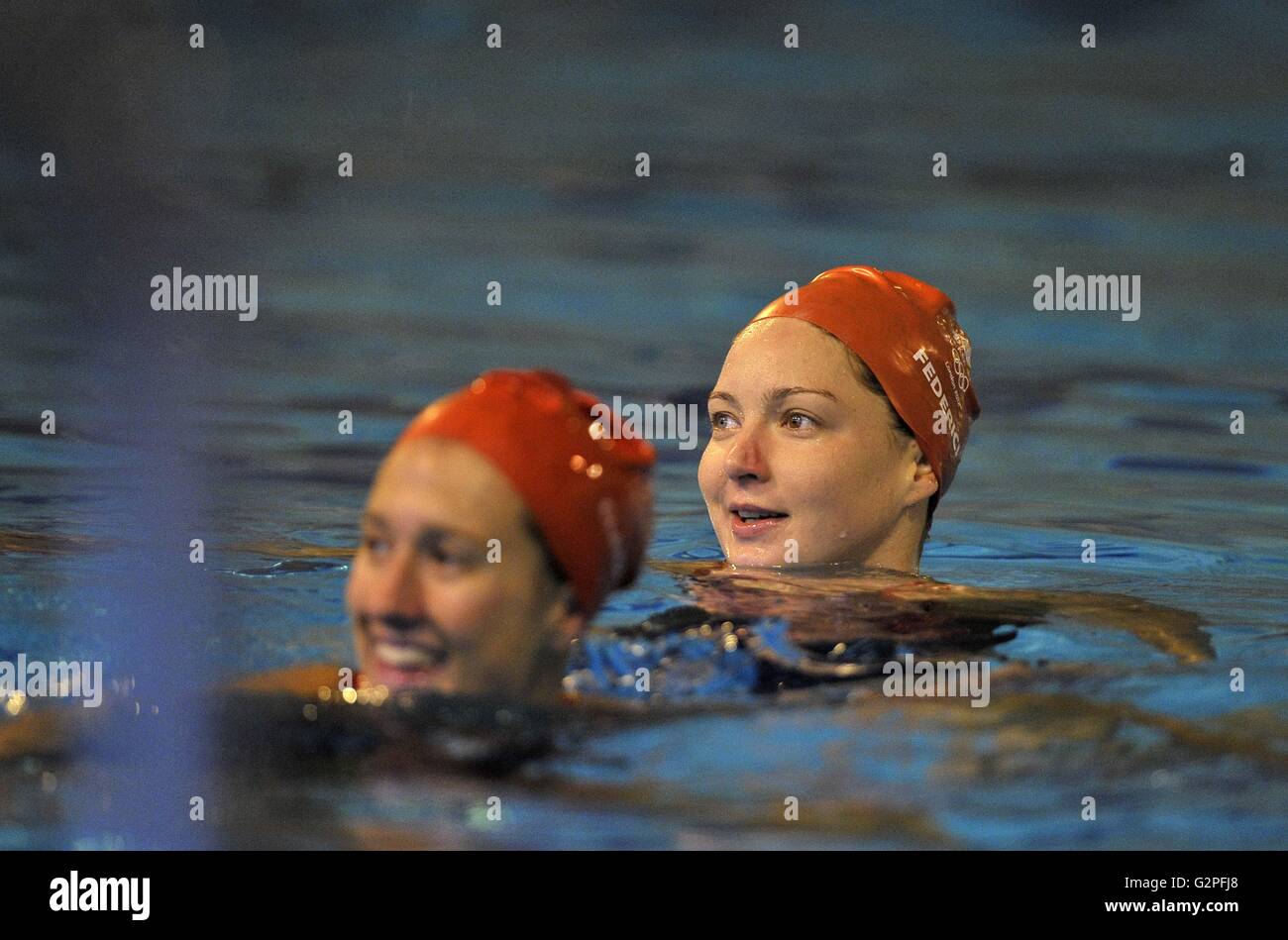 Aldershot, UK. 1. Juni 2016. Olivia Federici und Katie Clark (Synchronpore schwimmen Duett). TeamGB verkünden das Synchronschwimmen Team für die Olympischen Spiele in Rio2016. Garnison Freizeitzentrum. Aldershot. VEREINIGTES KÖNIGREICH. 06.01.2016. Bildnachweis: Sport In Bilder/Alamy Live-Nachrichten Stockfoto