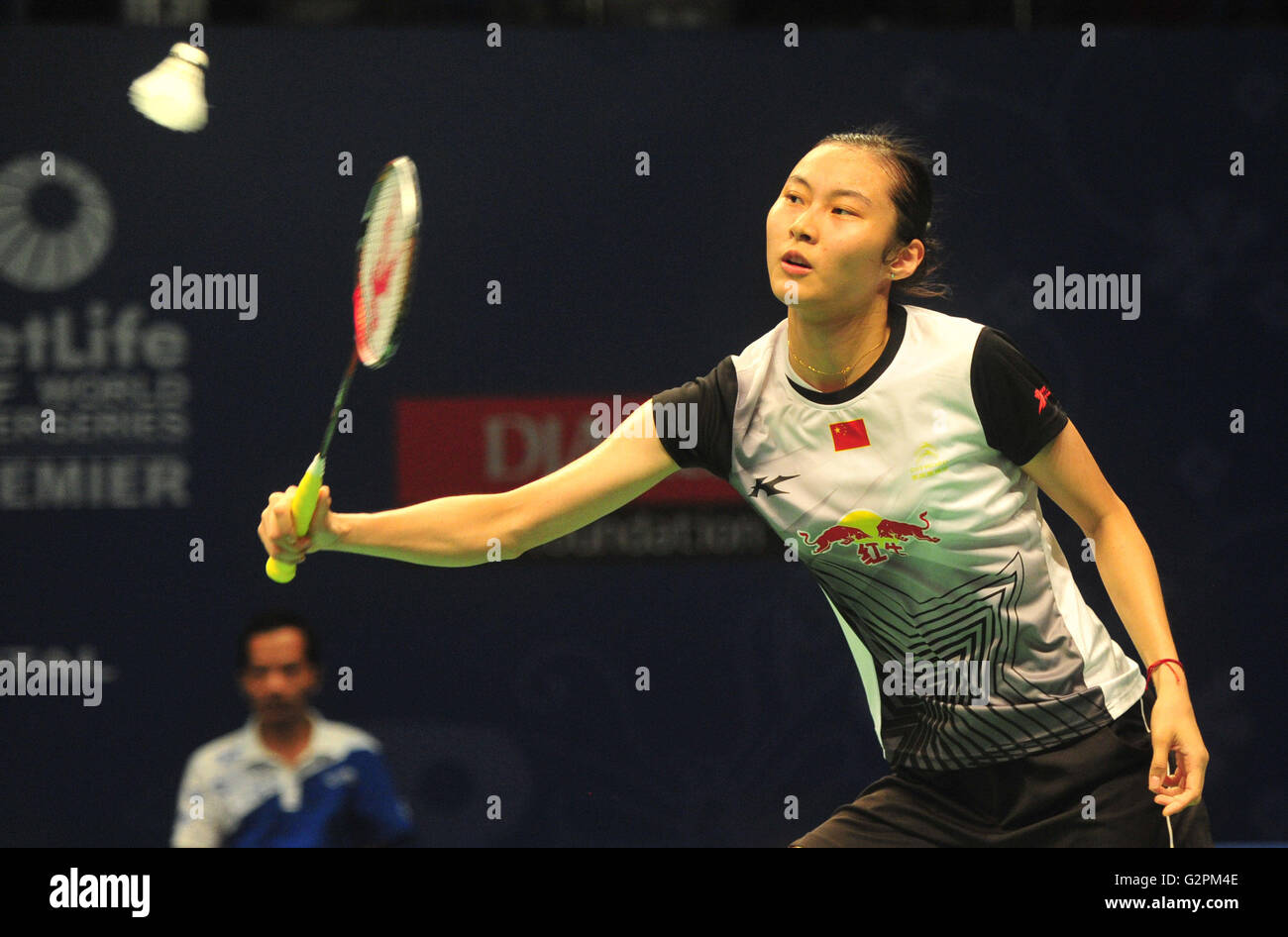 Jakarta, Indonesien. 2. Juni 2016. Wang Yihan aus China kämpft mit Line Kjaersfeldt von Dänemark während der Frauen-Einzel-Match bei der BCA Indonesia Open Badminton-Turnier in Jakarta, Indonesien, 2. Juni 2016. Wang Yihan gewann 2: 1. © Zulkarnain/Xinhua/Alamy Live-Nachrichten Stockfoto