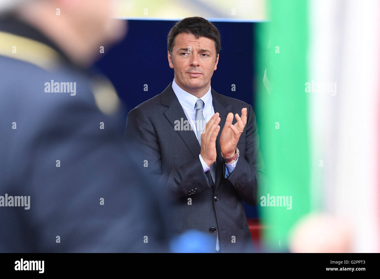 Rom, Italien. 2. Juni 2016.  Italiens Premier Matteo Renzi nimmt Militärparade der Tag der Republik in Rom, Italien, am 2. Juni 2016. Nachdem ein am 2. Juni 1946 Referendum, Italien wurde eine Republik. Bildnachweis: Xinhua/Alamy Live-Nachrichten Stockfoto