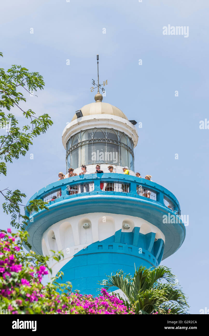 GUAYAQUIL, ECUADOR, Oktober-2015 - niedrigen Winkel Blick auf Leuchtturm an der Spitze eines Hügels am Cerro Santa Ana in Guayaquil, Ecuador. Stockfoto