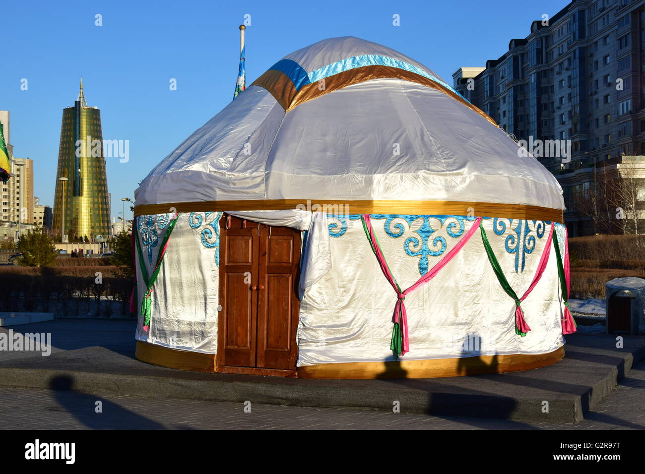 Kasachische Wohn Zelt genannt Jurte als Dekoration in der Straße von Astana, der Hauptstadt von Kasachstan Stockfoto