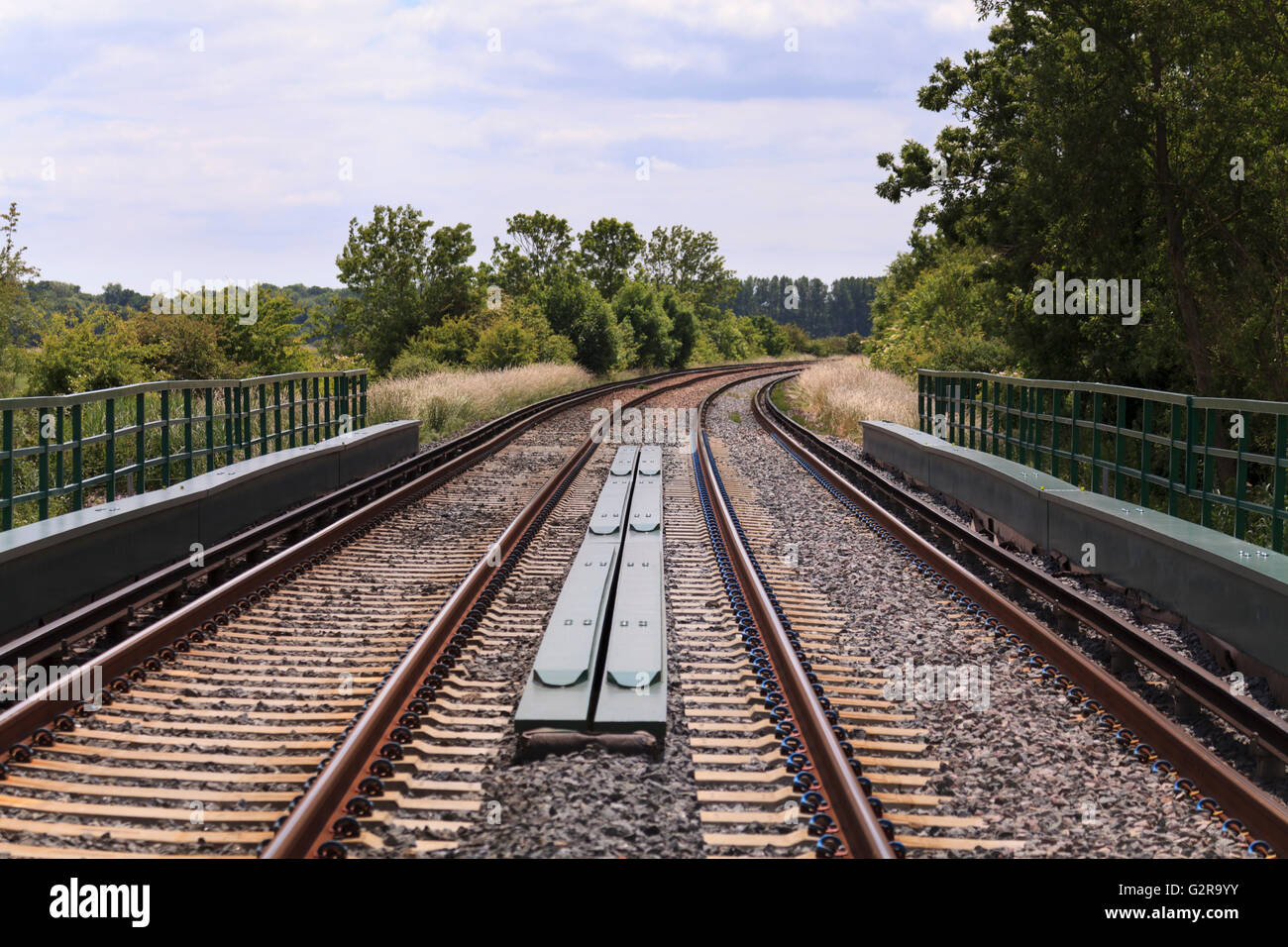 Twin Track Bahnlinie verschwinden in einer Kurve, Vereinigtes Königreich Stockfoto