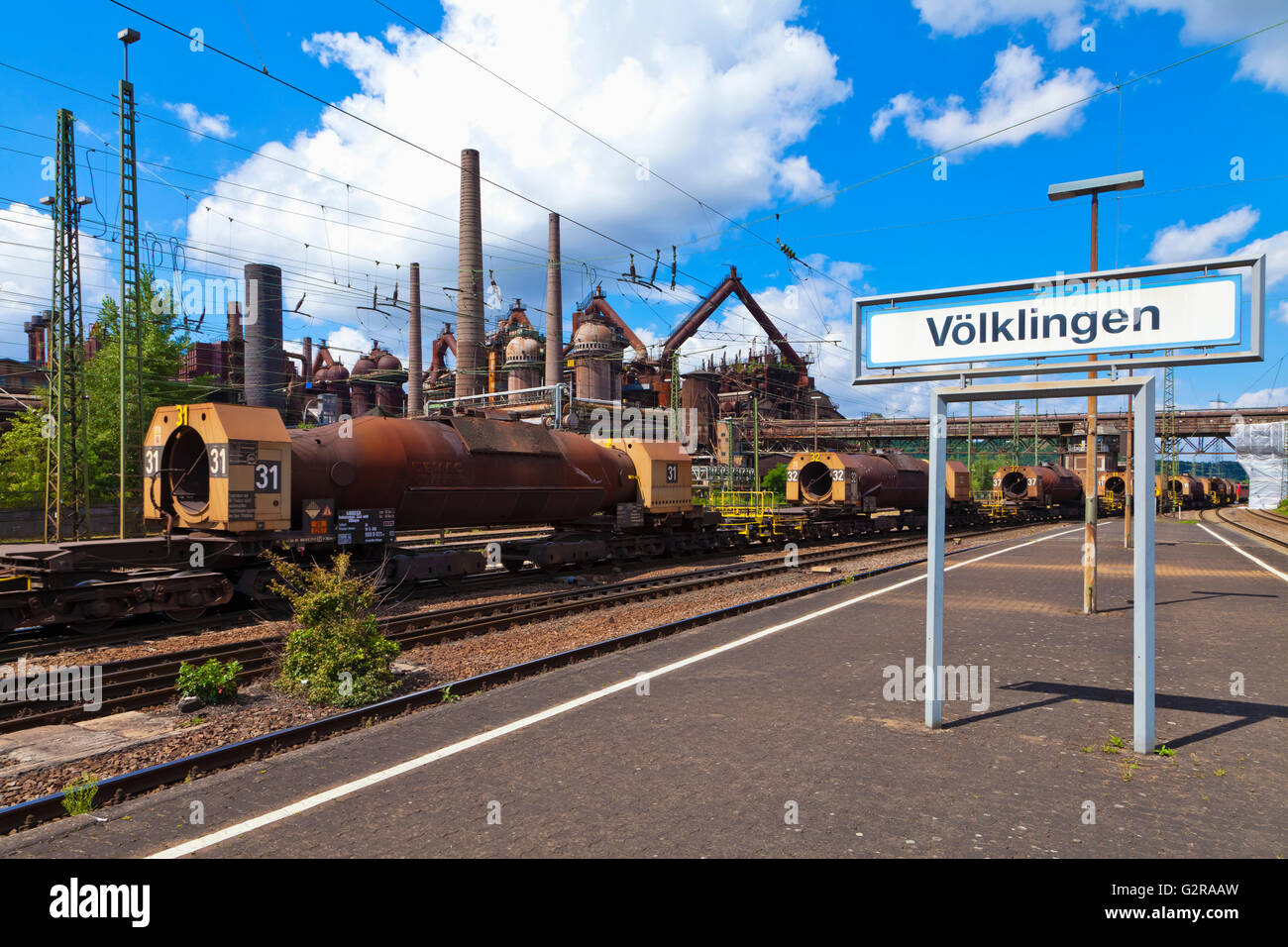 Güterverkehr mit der Bahn, vor der Hütte Völklingen, Völklingen Bahnhof, Stadtzentrum, Völklingen, Saarland Stockfoto