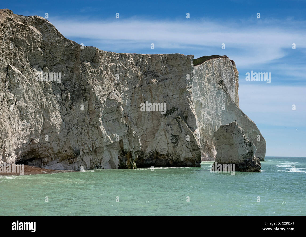 Bröckelnden Kreidefelsen der Sussex Downs ragen über den Strand von Seaford auf der Südküste von England, UK Stockfoto