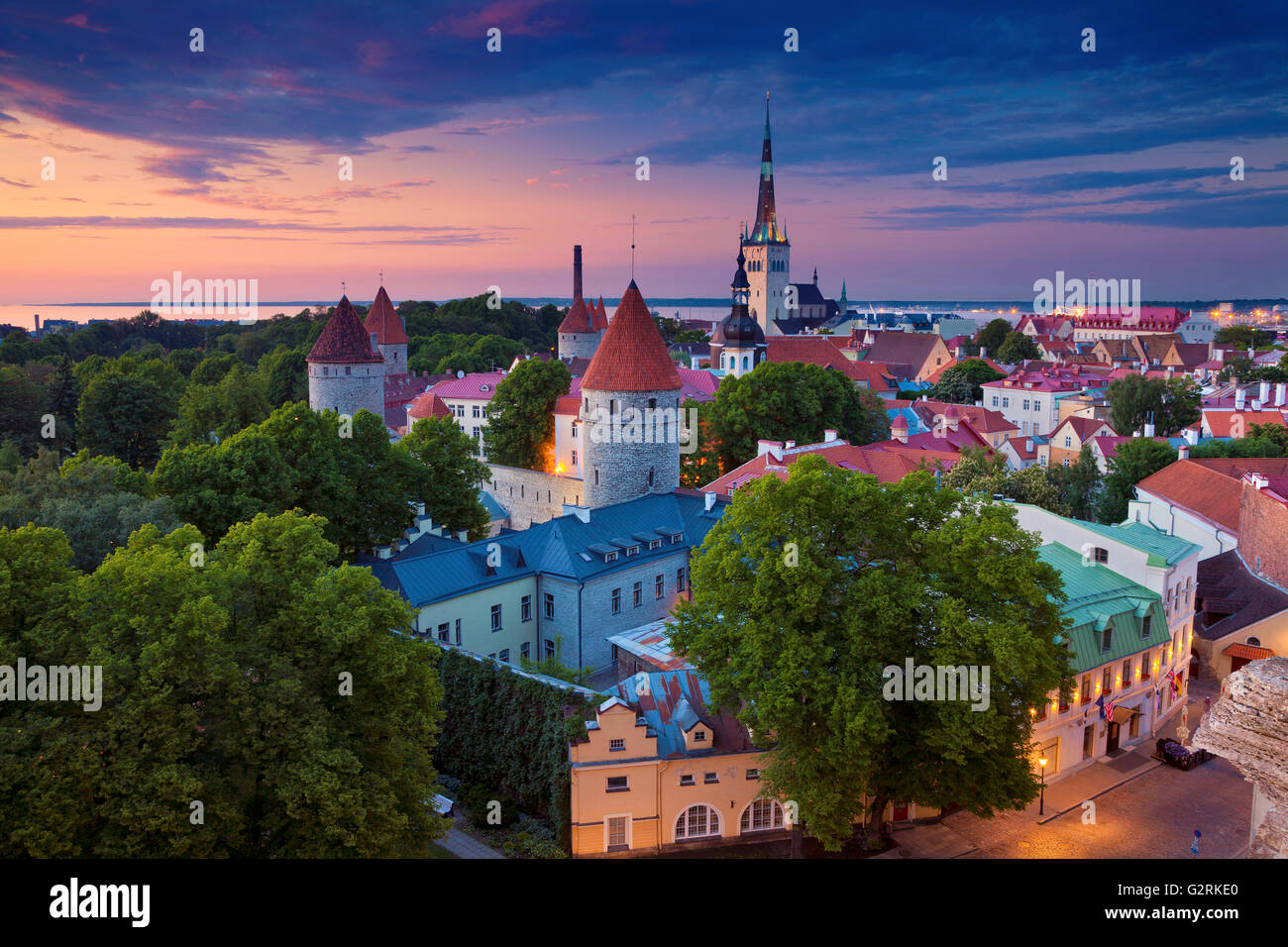 Tallinn. Bild der Altstadt von Tallinn in Estland während des Sonnenuntergangs. Stockfoto