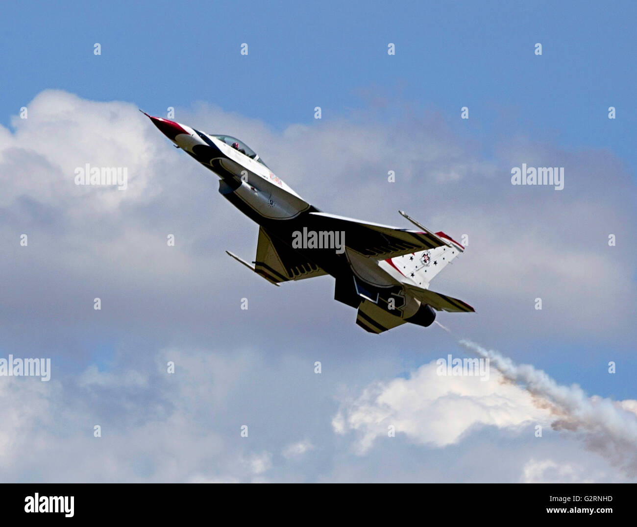 USAF Thunderbirds Air Demonstration Team fliegt am Tag der offenen Tür Wochenende Shaw Air Force Base South Carolina Stockfoto