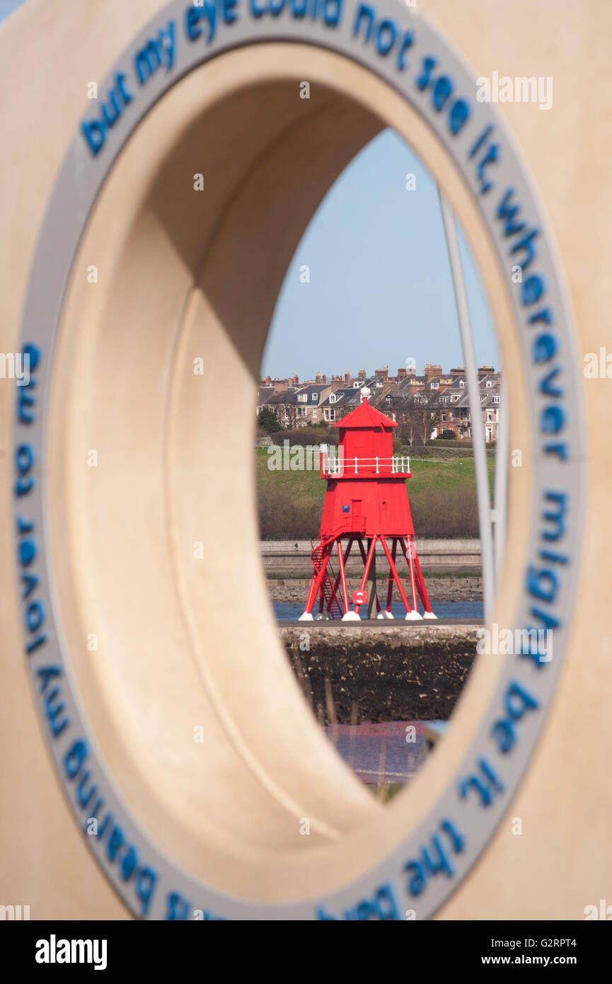 "Das Auge" des Bildhauers Stephen Broadbent, Littlehaven Promenade, South Shields Stockfoto