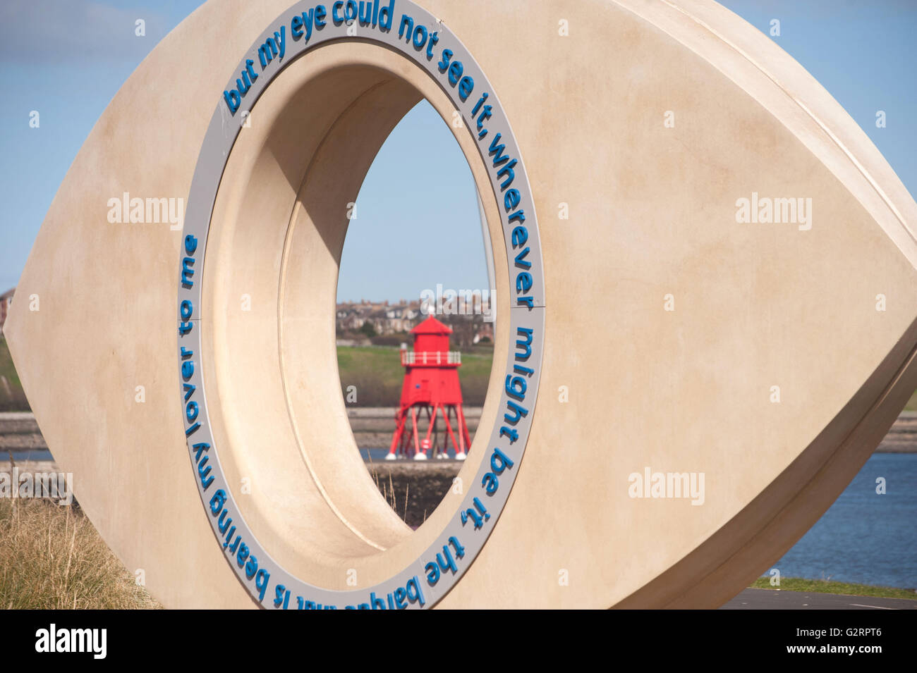 "Das Auge" des Bildhauers Stephen Broadbent, Littlehaven Promenade, South Shields Stockfoto