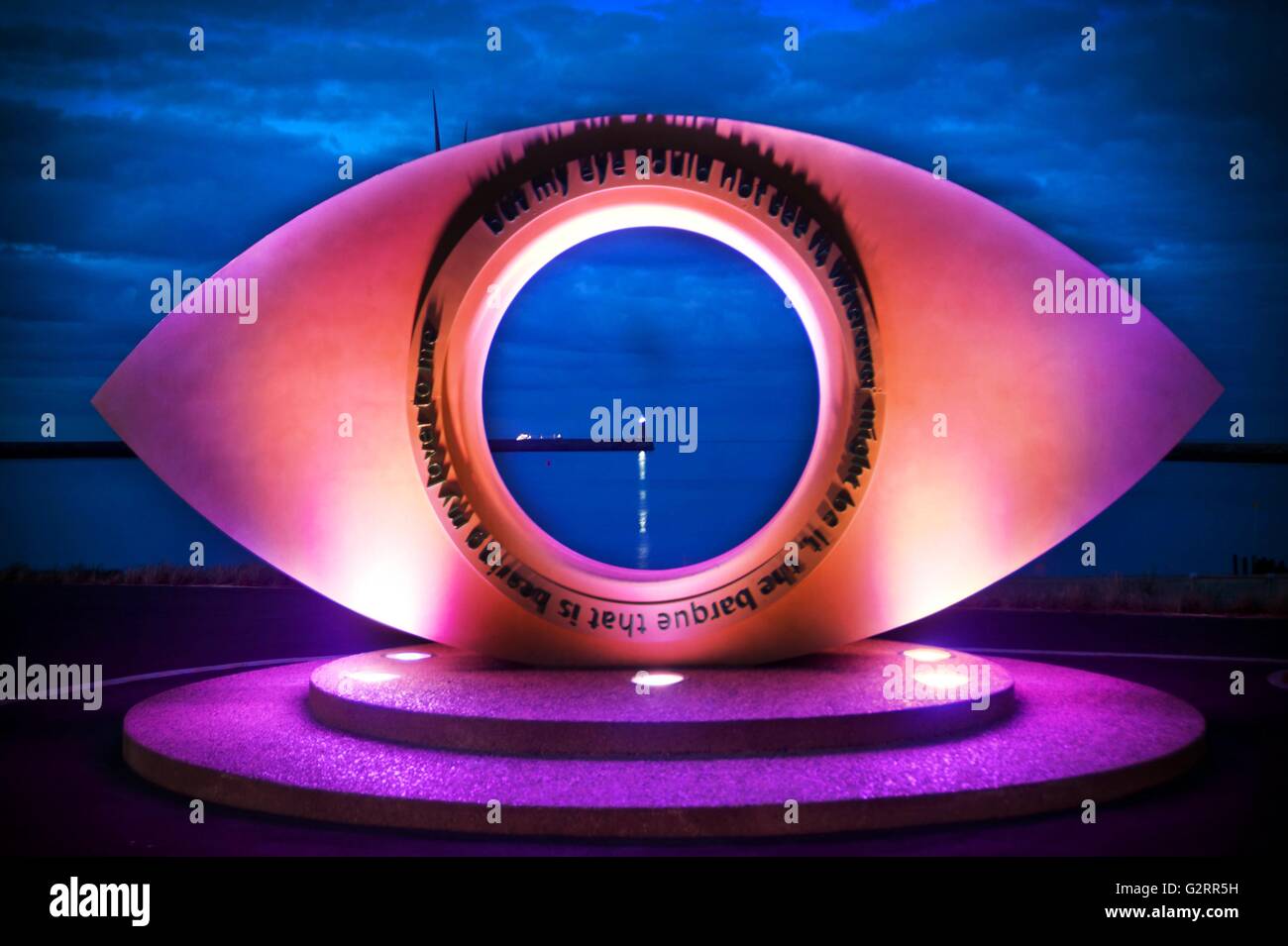 "Das Auge" des Bildhauers Stephen Broadbent, Littlehaven Promenade, South Shields Stockfoto