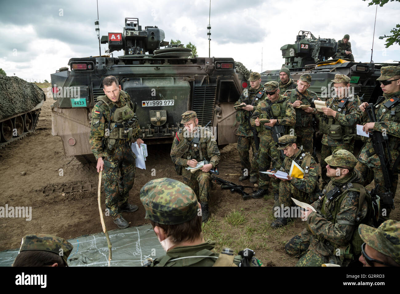 Gardelegen, Deutschland, eine Mechanisierte Infanterie Firma briefing Stockfoto
