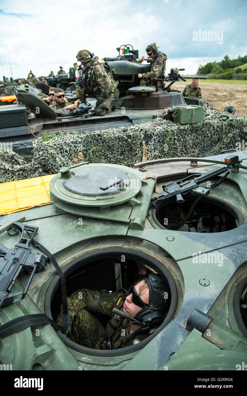 Gardelegen, Deutschland, Panzer Grenadier-Kompanie in einer Praxis auf dem Truppenübungsplatz Altmark Stockfoto