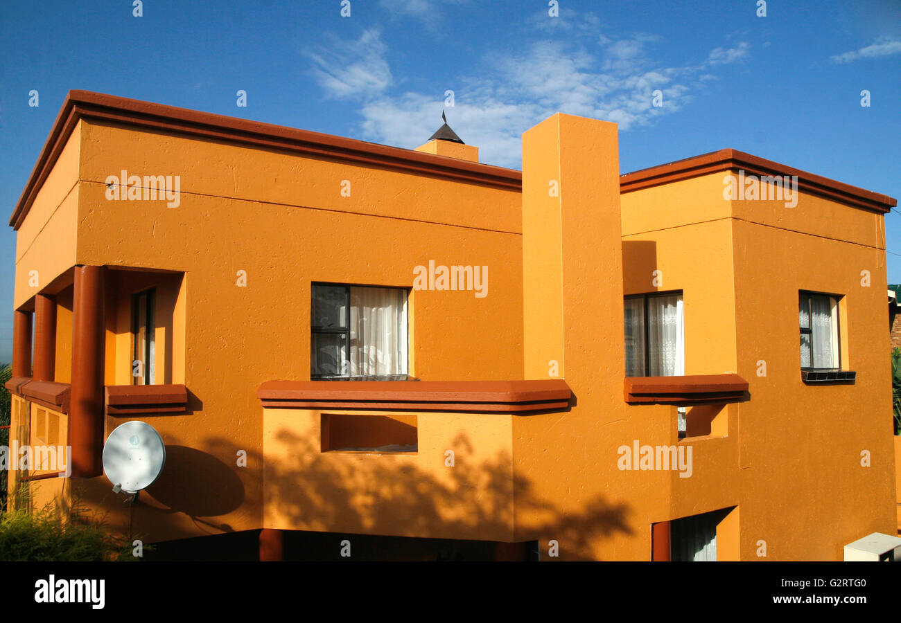 Haus mit Kamin und Sat-Schüssel, Pretoria, Südafrika Stockfoto