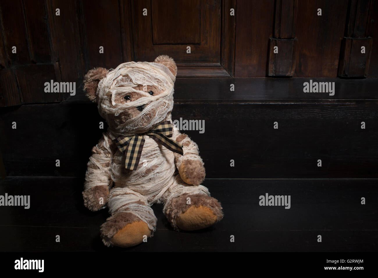 Teddy (Bär) Mumie oder verletzten für Halloween oder Leid Stockfoto