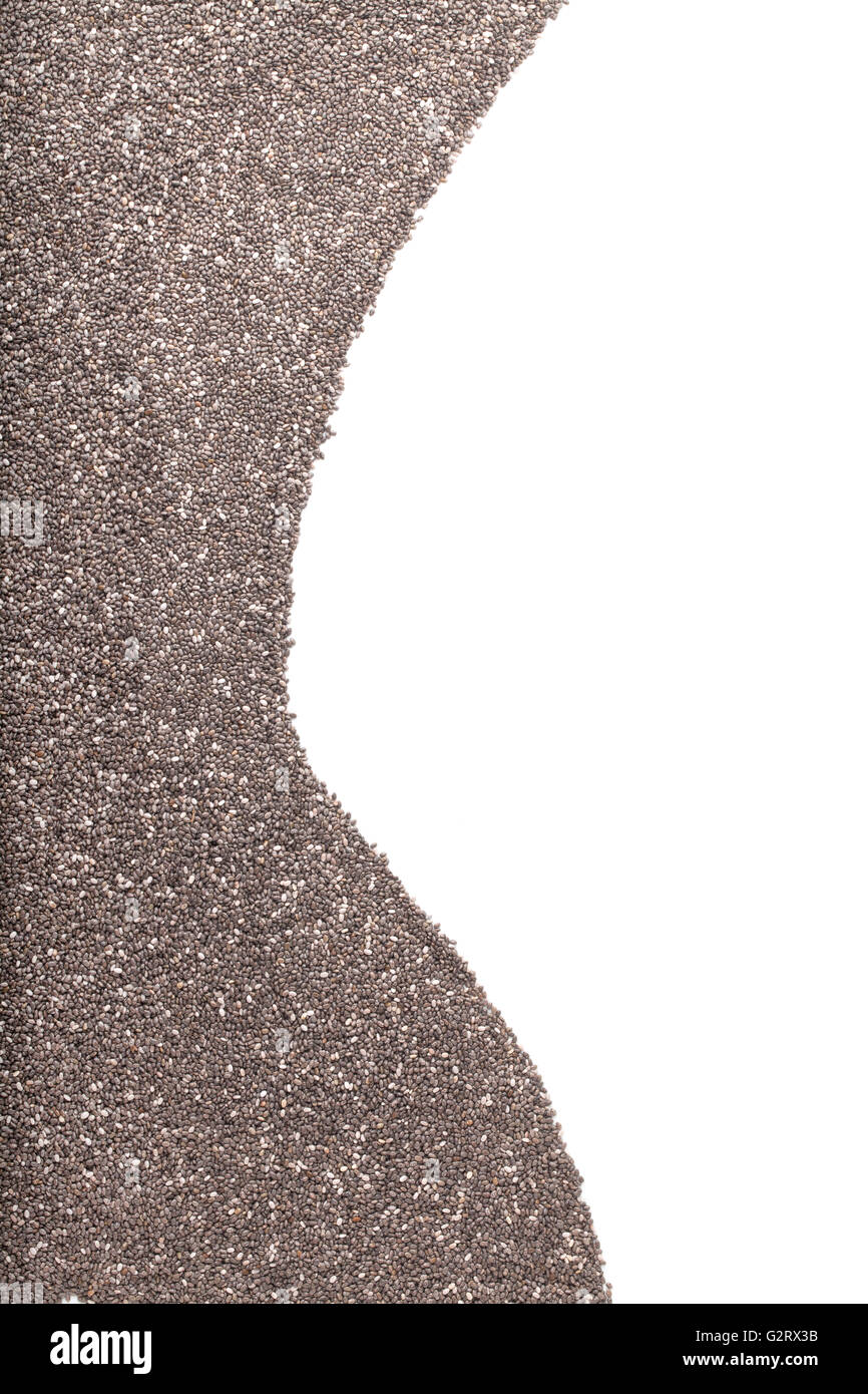 schlanke Form mit Chia Samen oder Salvia Hispanica isoliert auf weißem Hintergrund Stockfoto
