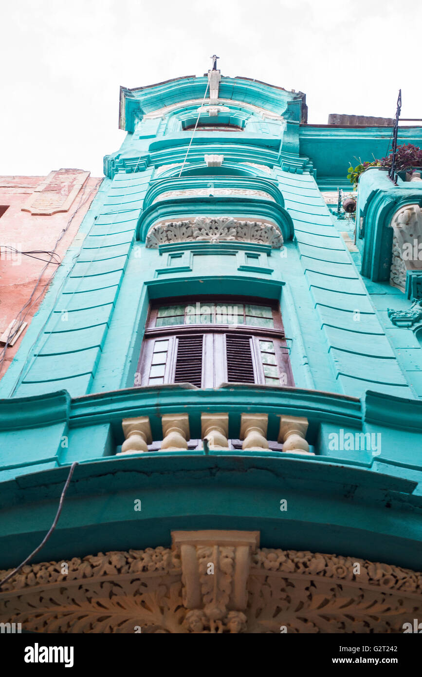 Eine bunte Gebäude im typischen Viertel von La Habana Vieja, Innenstadt in der Stadt von La Havanna, Kuba, Karibik Stockfoto