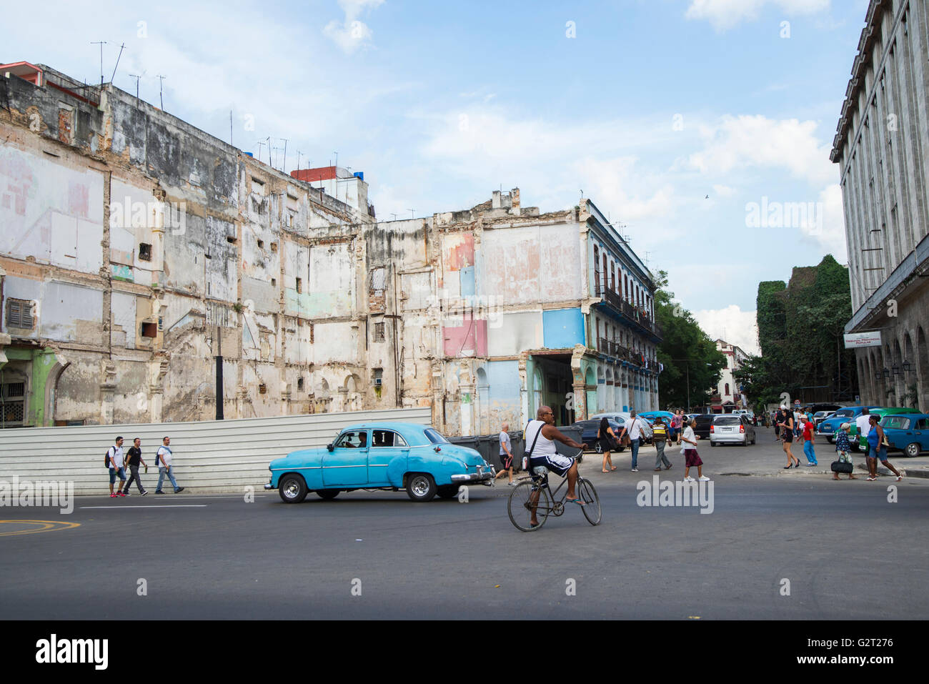 Straßenecke im historischen Stadtteil von La Habana Vieja, in der Stadt von La Havanna, Kuba, Karibik Stockfoto