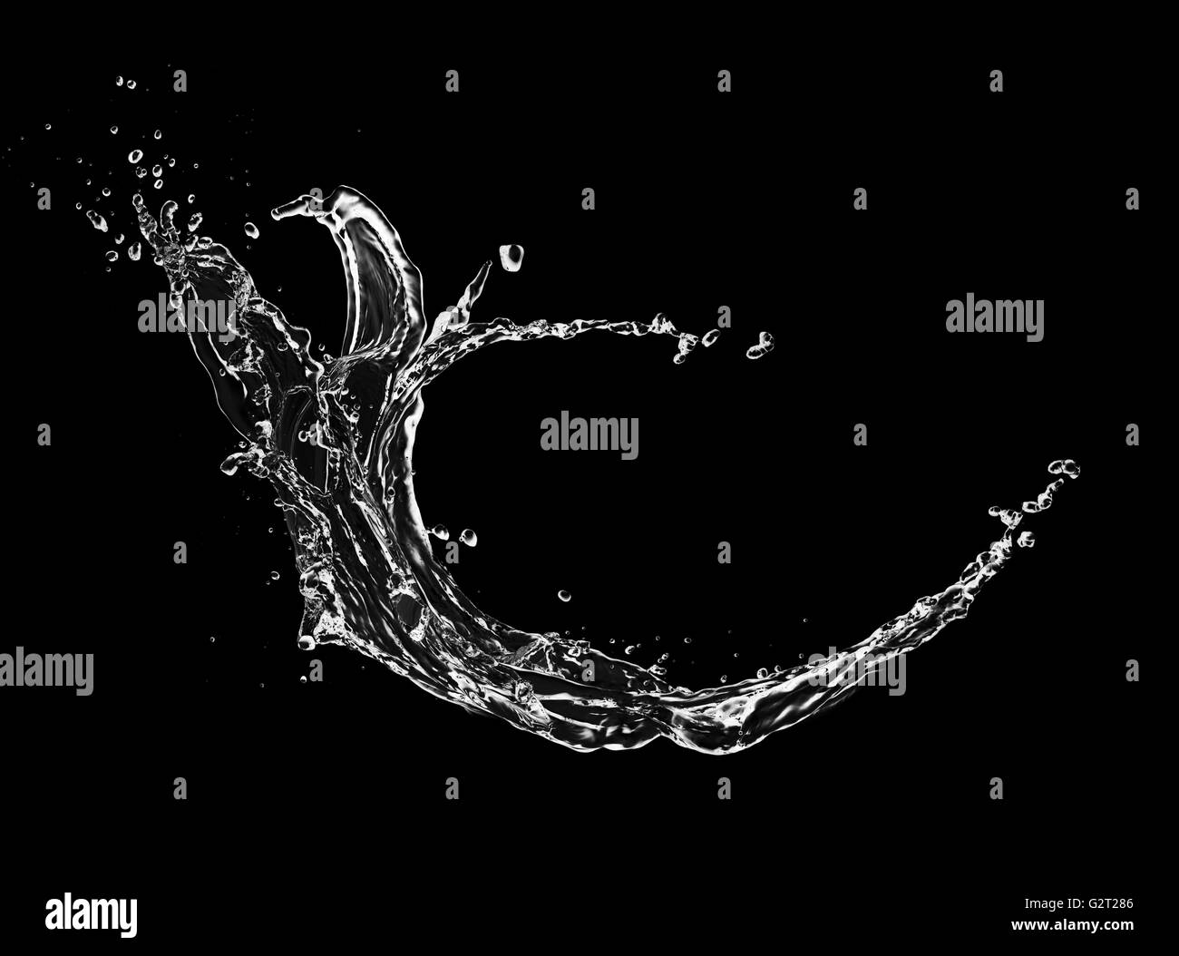 Spritzwasser auf schwarzem Hintergrund isoliert Stockfoto