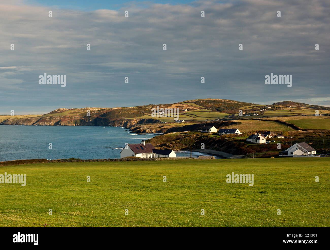 Blick von Norden über Church Bay an der nördlichen Westküste auf Isle of Anglesey North Wales UK Stockfoto