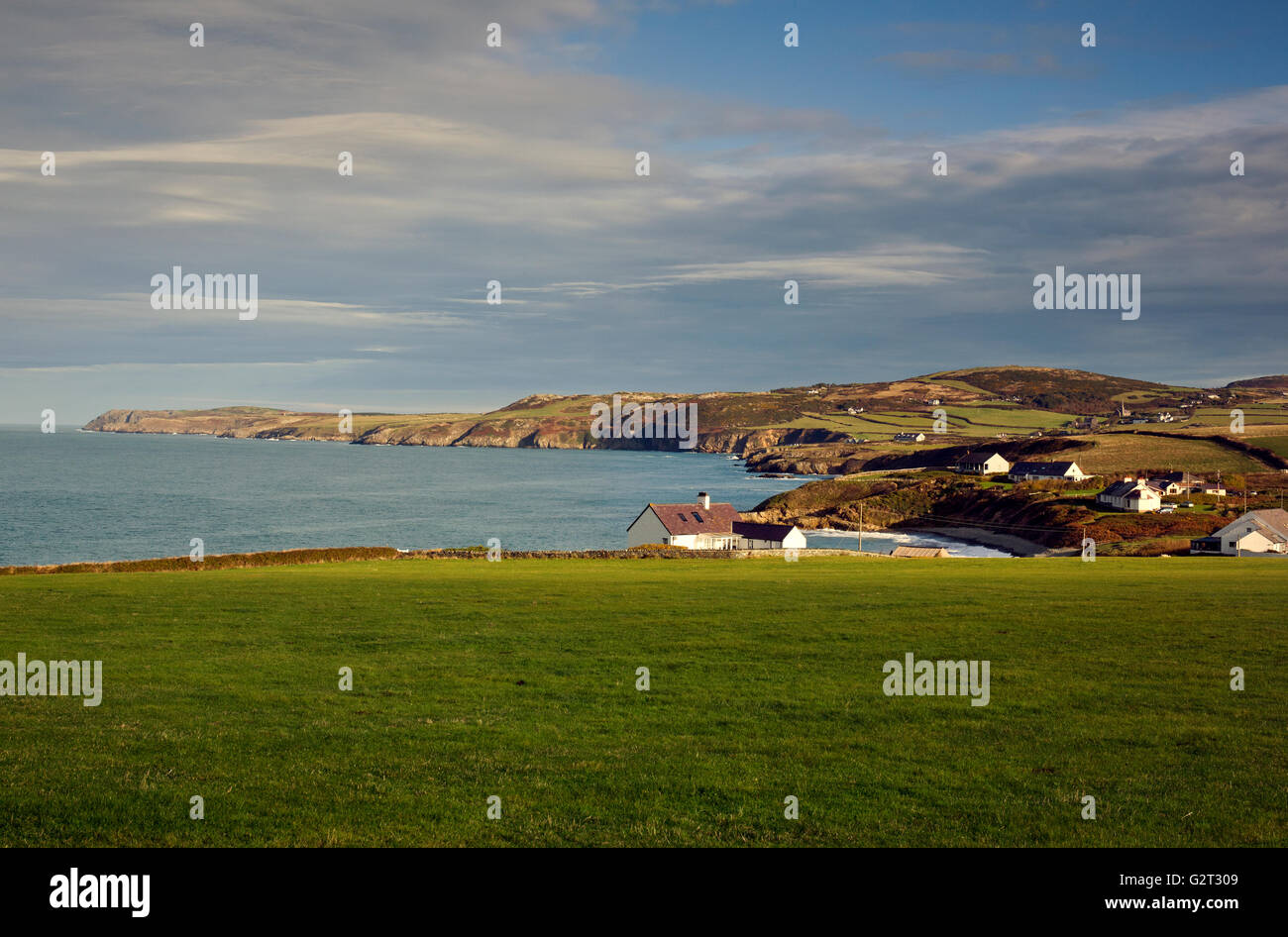 Blick von Norden über Church Bay an der nördlichen Westküste auf Isle of Anglesey North Wales UK Stockfoto