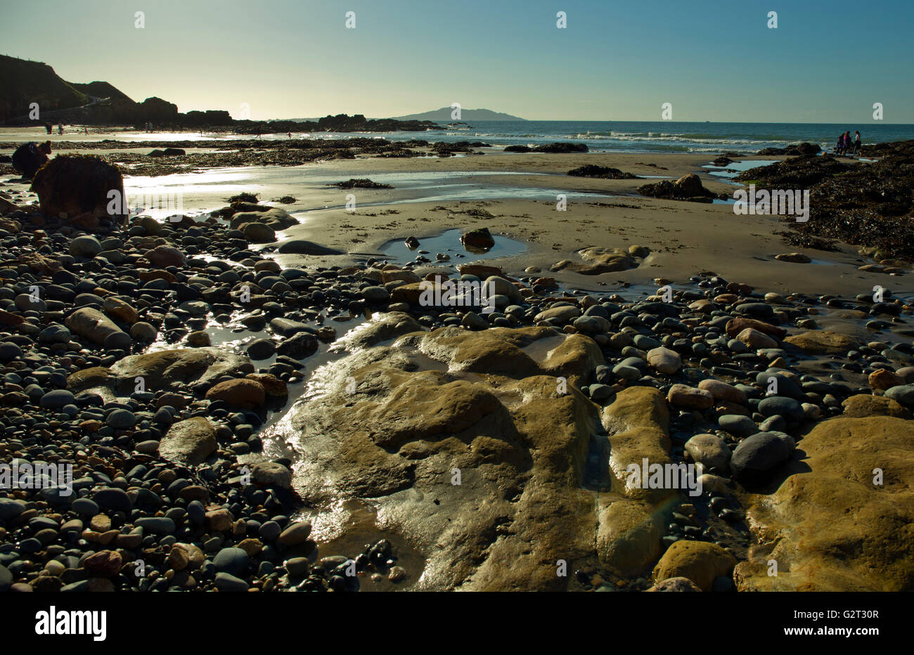 Church Bay Felsen am Strand von Church Bay an der nördlichen Westküste auf Isle of Anglesey North Wales UK Stockfoto