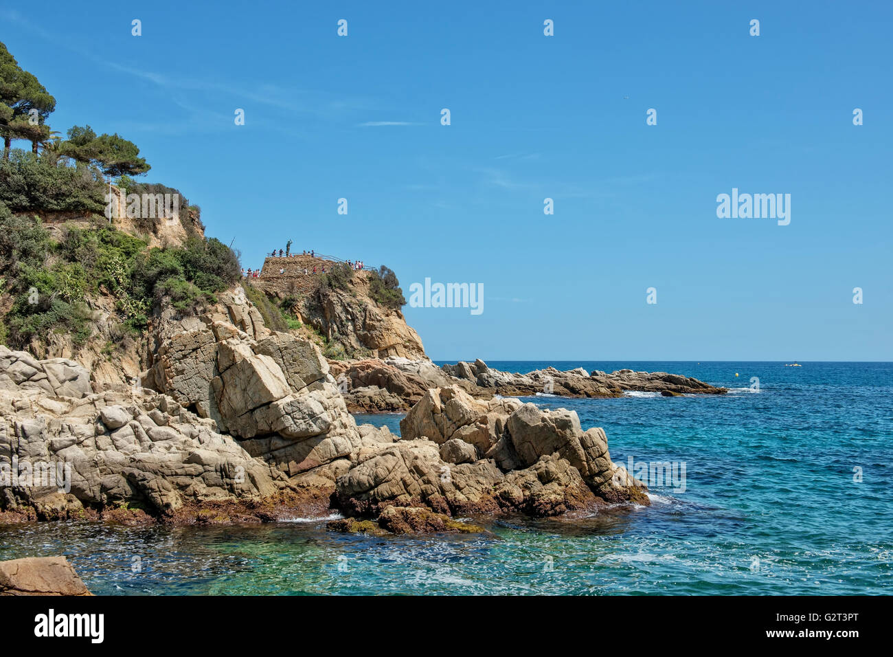 Mittelmeerküste mit Felsen in der Nähe von Lloret de Mar, Spanien Stockfoto
