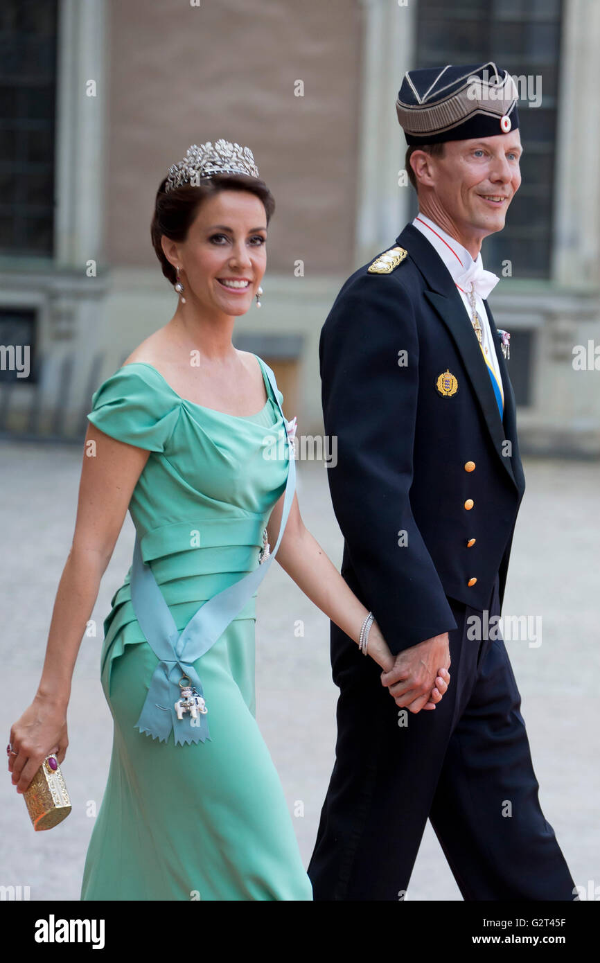 Prinz Joachim von Dänemark und Prinzessin Marie von Dänemark, Teilnahme an der Hochzeit von Prinz Carl Philip von Schweden und Sofia Hellqvist Stockfoto