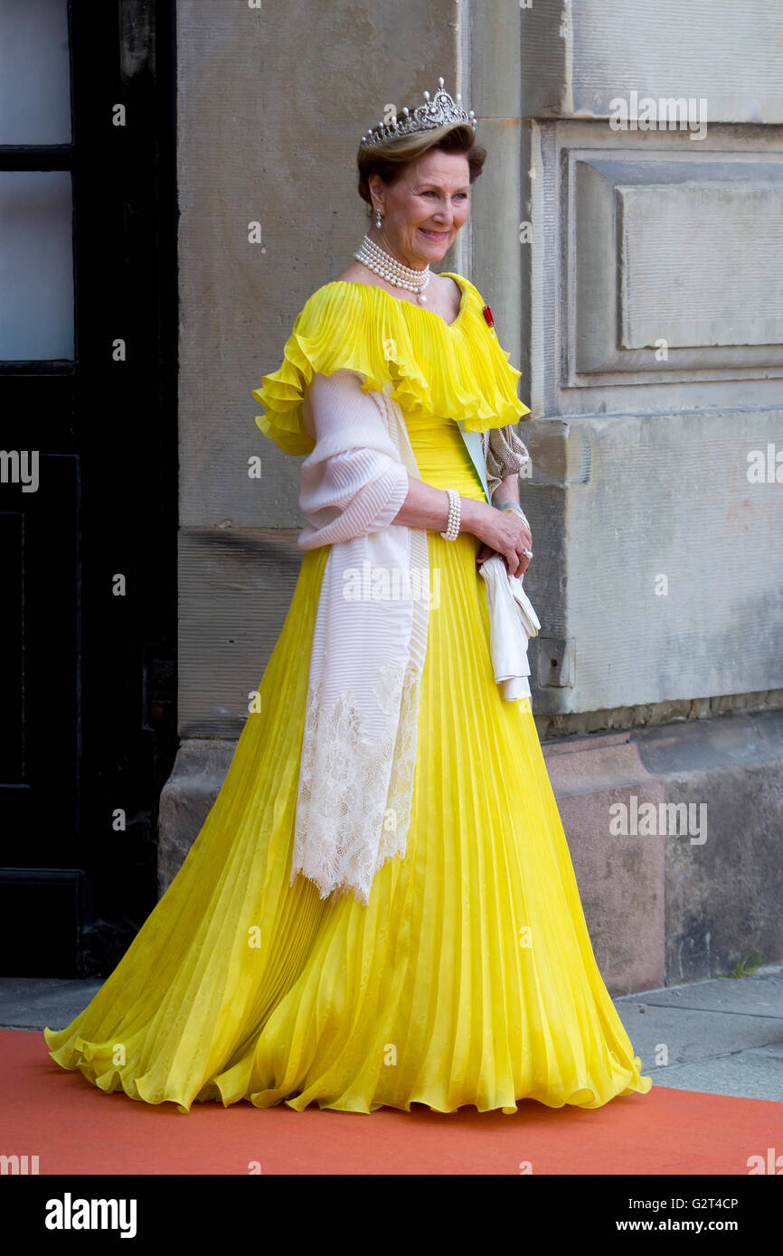 Königin Sonja von Norwegen, besucht die Hochzeit von Prinz Carl Philip von Schweden bis Sofia Hellqvist Stockfoto