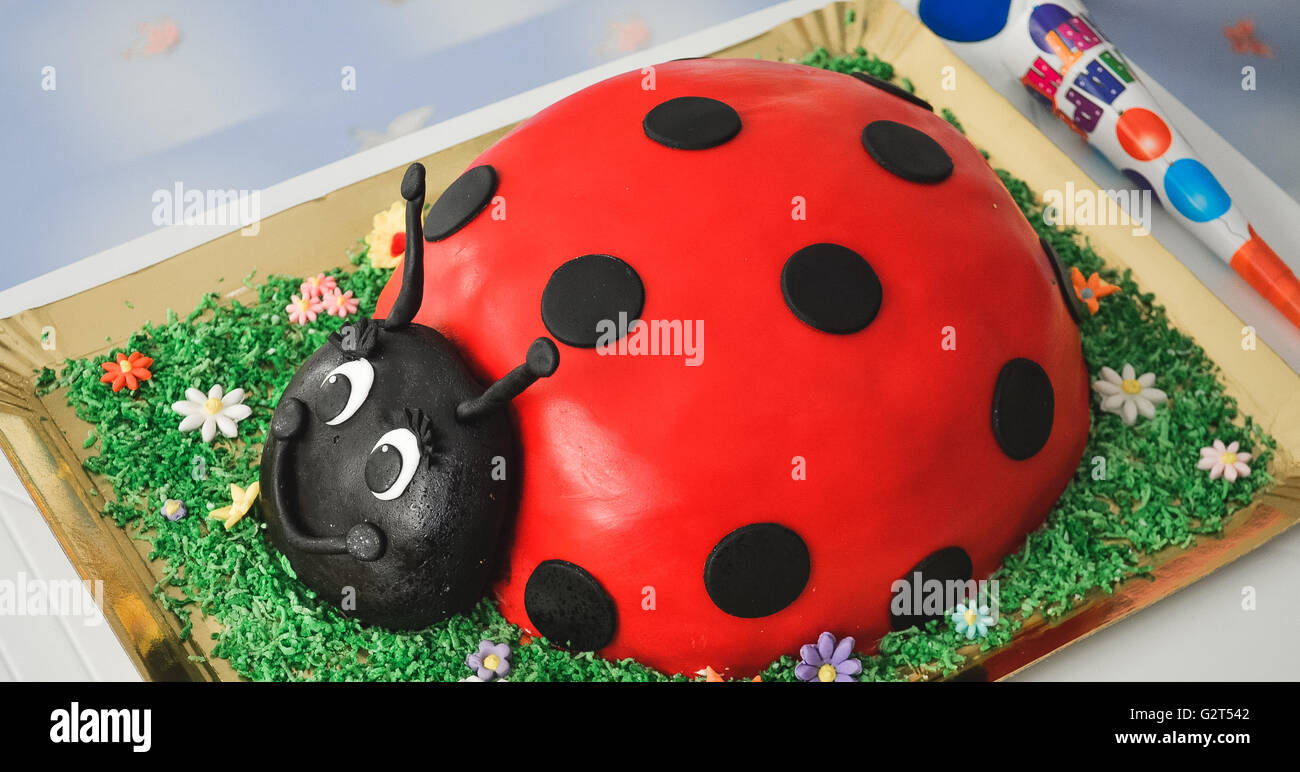 Sweet Ladybird Cake Stockfotos Und Bilder Kaufen Alamy