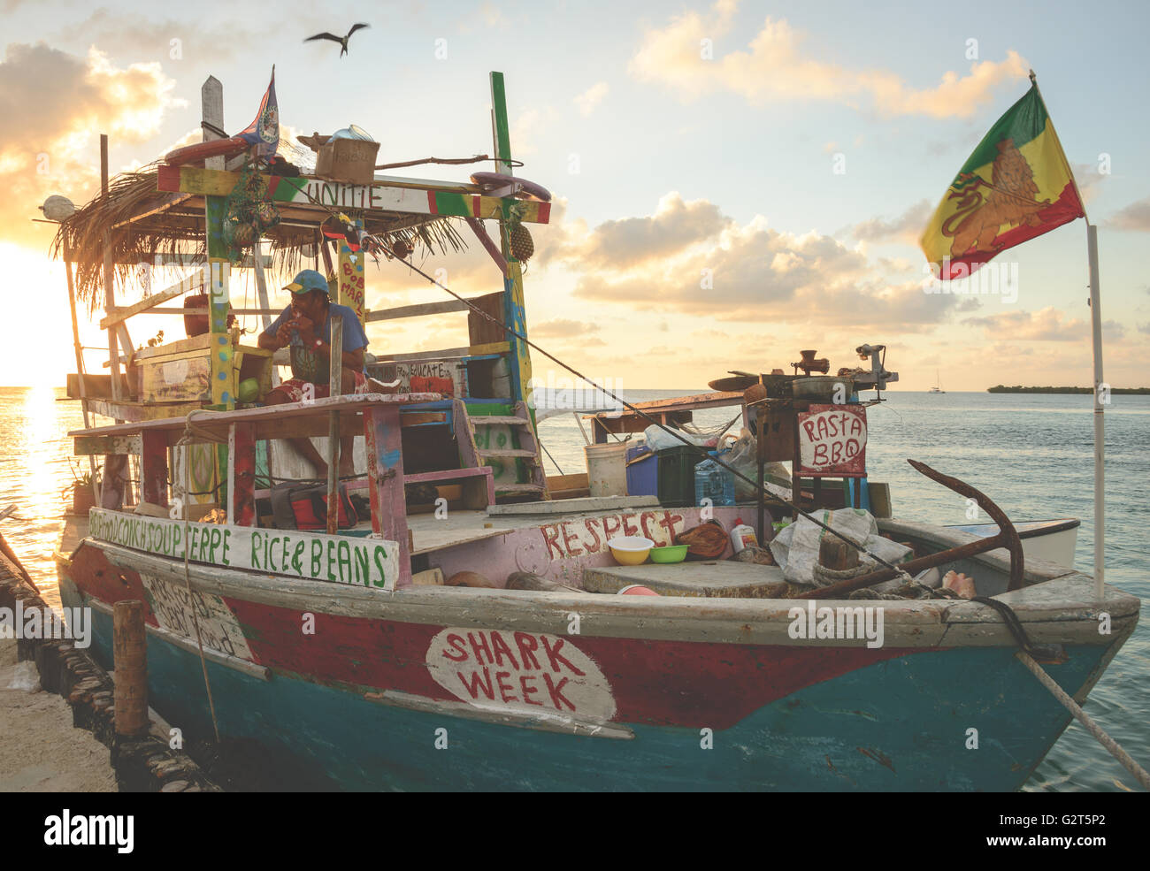 Das Reggae-Boot auf Caye Caulker Stockfoto