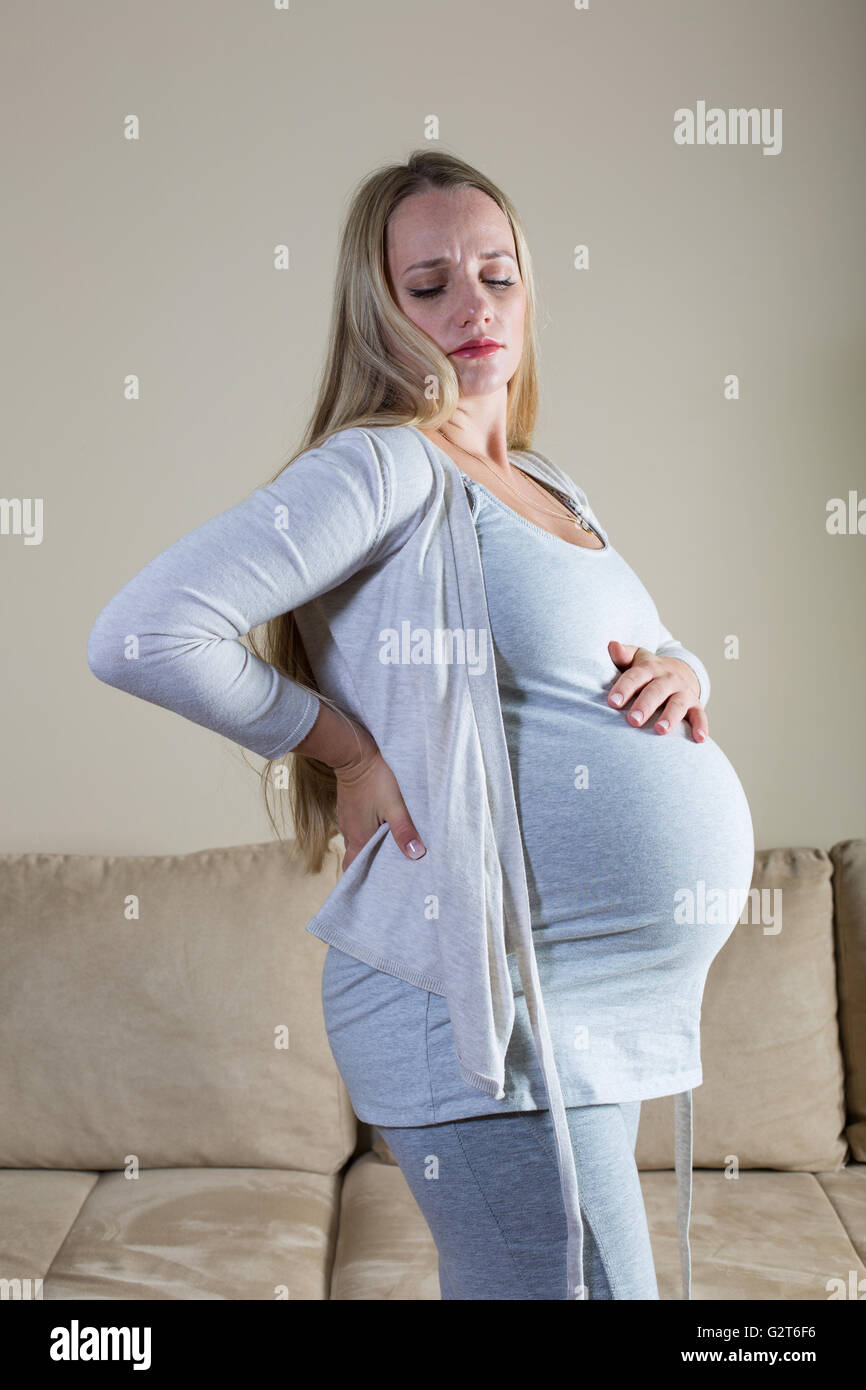 Schmerzen und Beschwerden während der Schwangerschaft Stockfoto