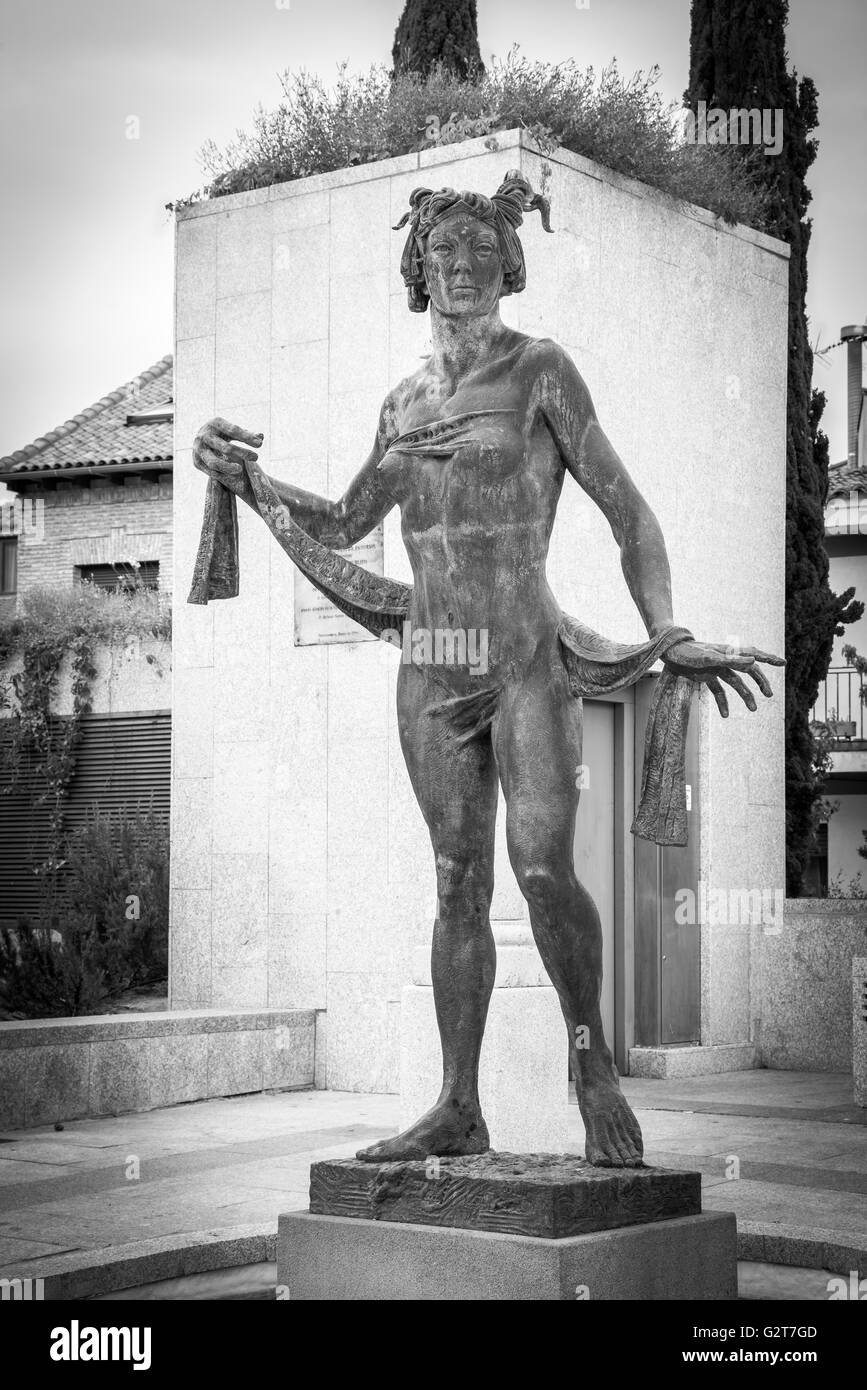 Statue von La Muse im Theater Platz von Navalcarnero Dorf, Provinz Madrid, Spanien. Stockfoto