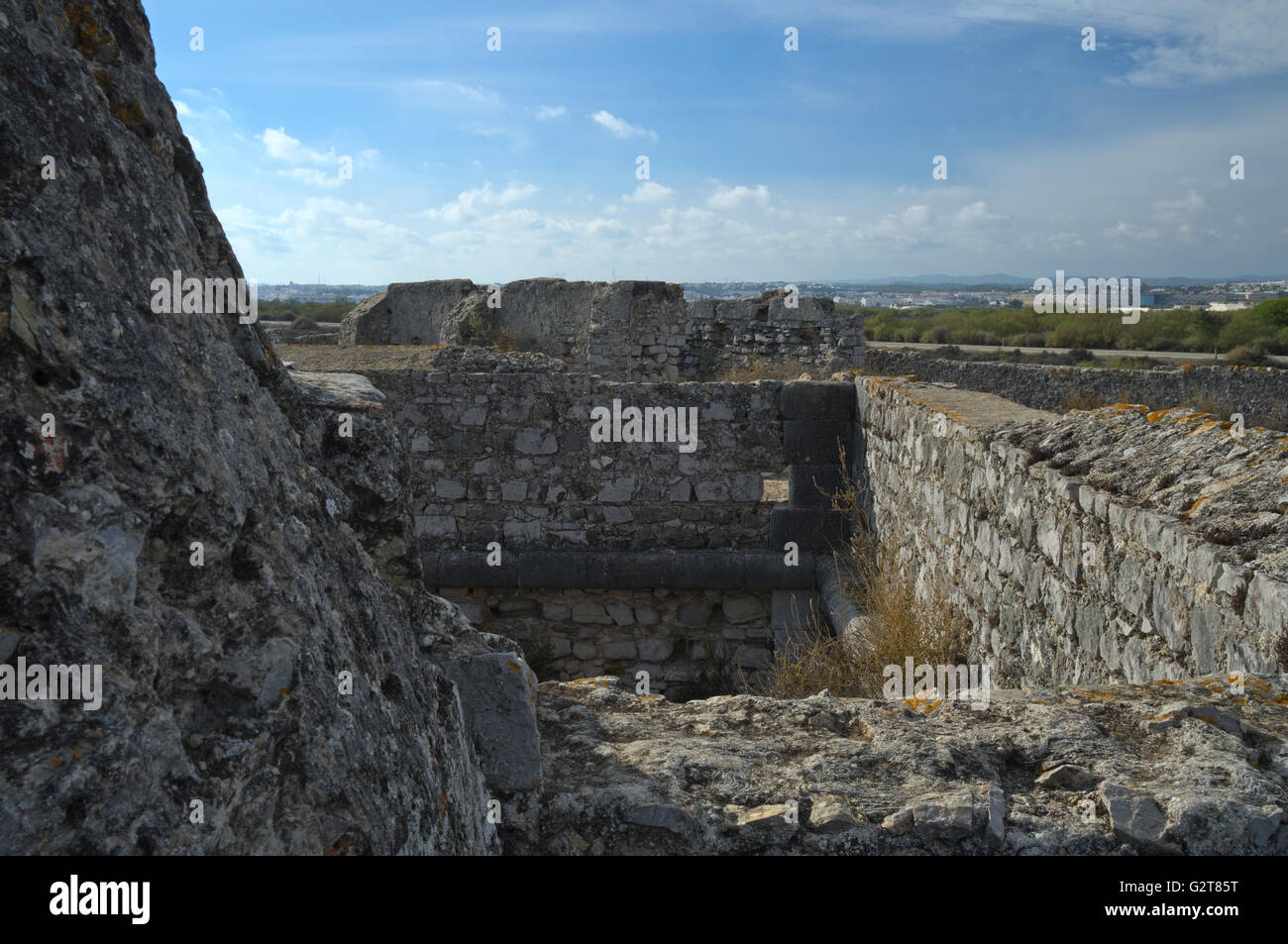 Blick auf die historischen Ruinen der Forte Rato in Tavira. Reisen und Ferien-Destinationen. Stockfoto