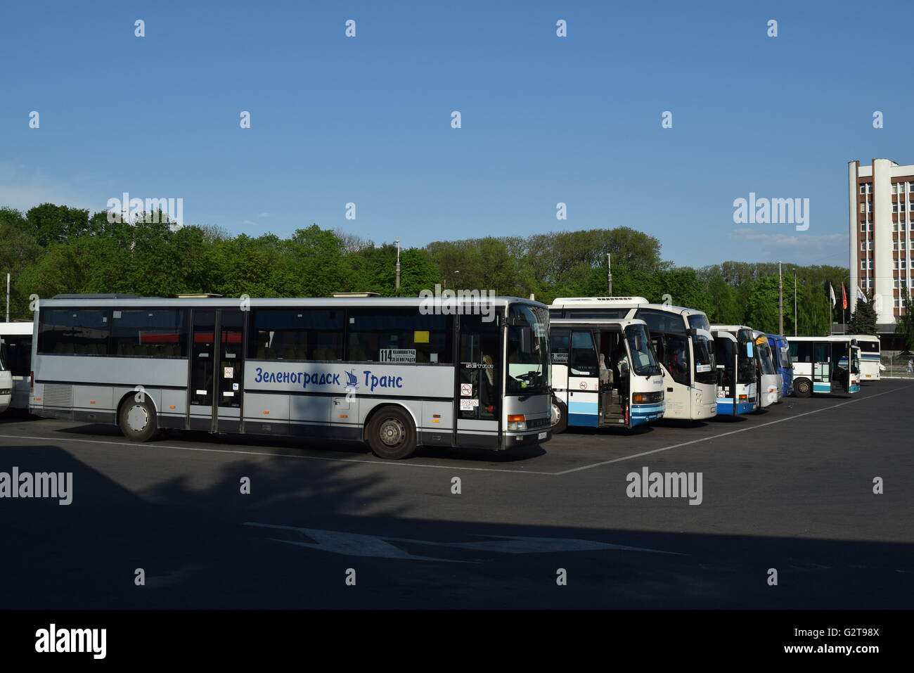 Intercity-Bus und Busbahnhof in Kaliningrad Stockfoto
