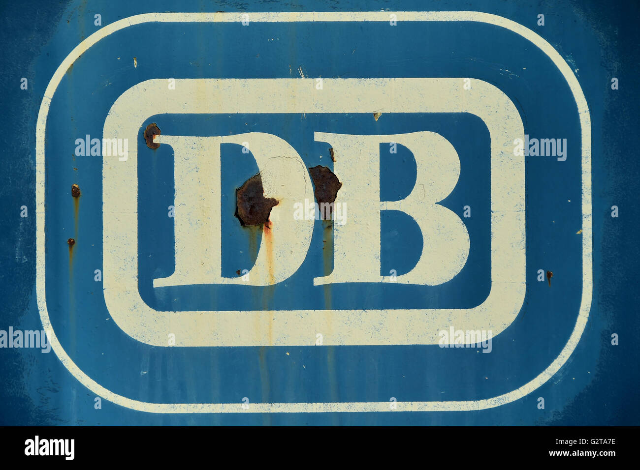 30.09.2015, Bochum, Nordrhein-Westfalen, Deutschland - Logo der Deutschen Bahn auf eine Elektrolok. Der Deutschen Bundesbahn (DB) war die Staatsbahn der Bundesrepublik Deutschland und Betrieb von September 1949 bis zum Ende des 1993. 0HD151005D010CAROEX. JPG - nicht für den Verkauf in G E R M A N Y, A U S T R I A S W I T Z E R L A N D [MODEL-RELEASE: nicht anwendbar, PROPERTY-RELEASE: Nein, (C) Caro Fotoagentur / Dittrich, http://www.caro-images.com, info@carofoto.pl - jegliche Nutzung dieses Bildes unterliegt GEMA!] Stockfoto