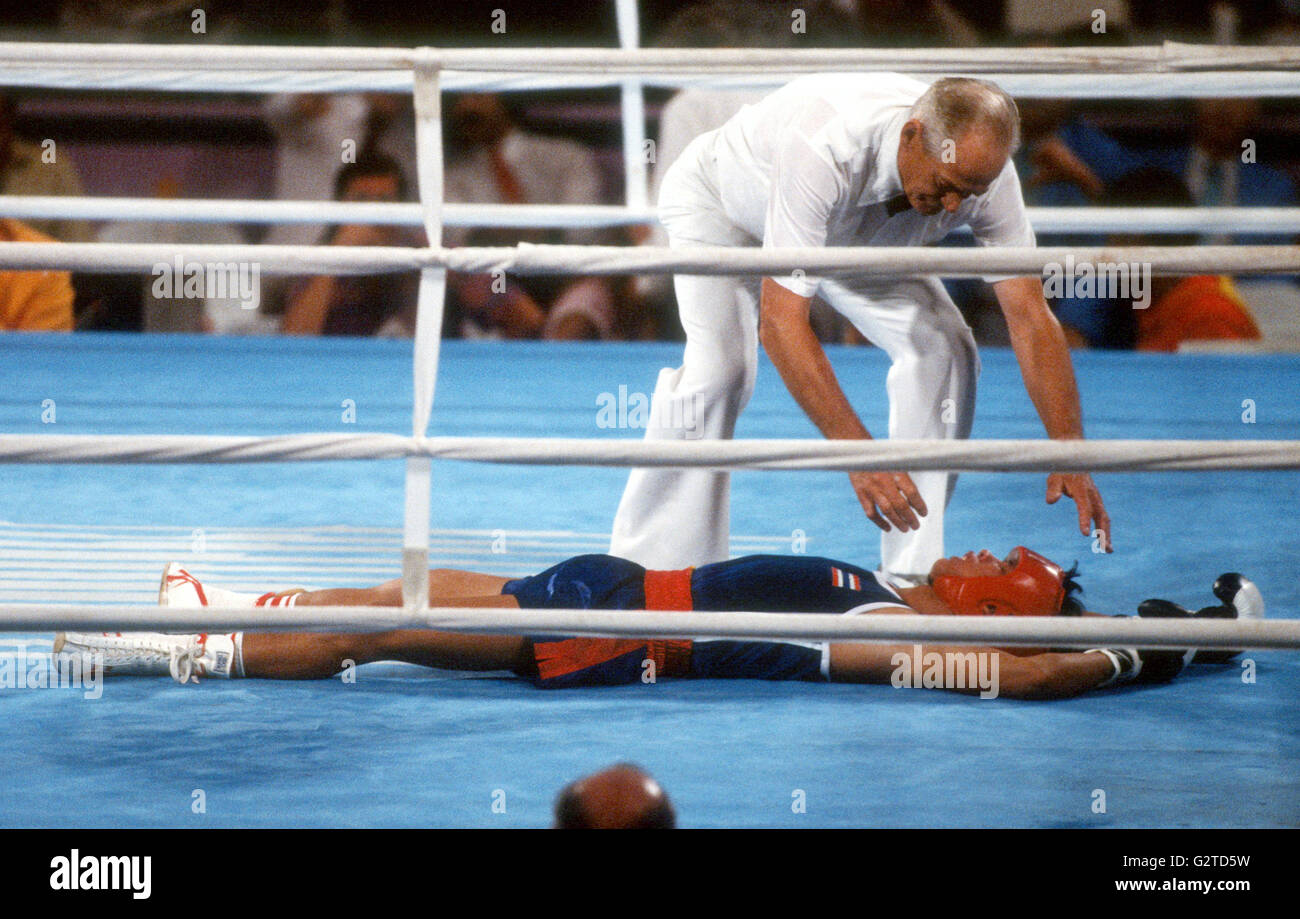 Boxerin knock out -Fotos und -Bildmaterial in hoher Auflösung – Alamy