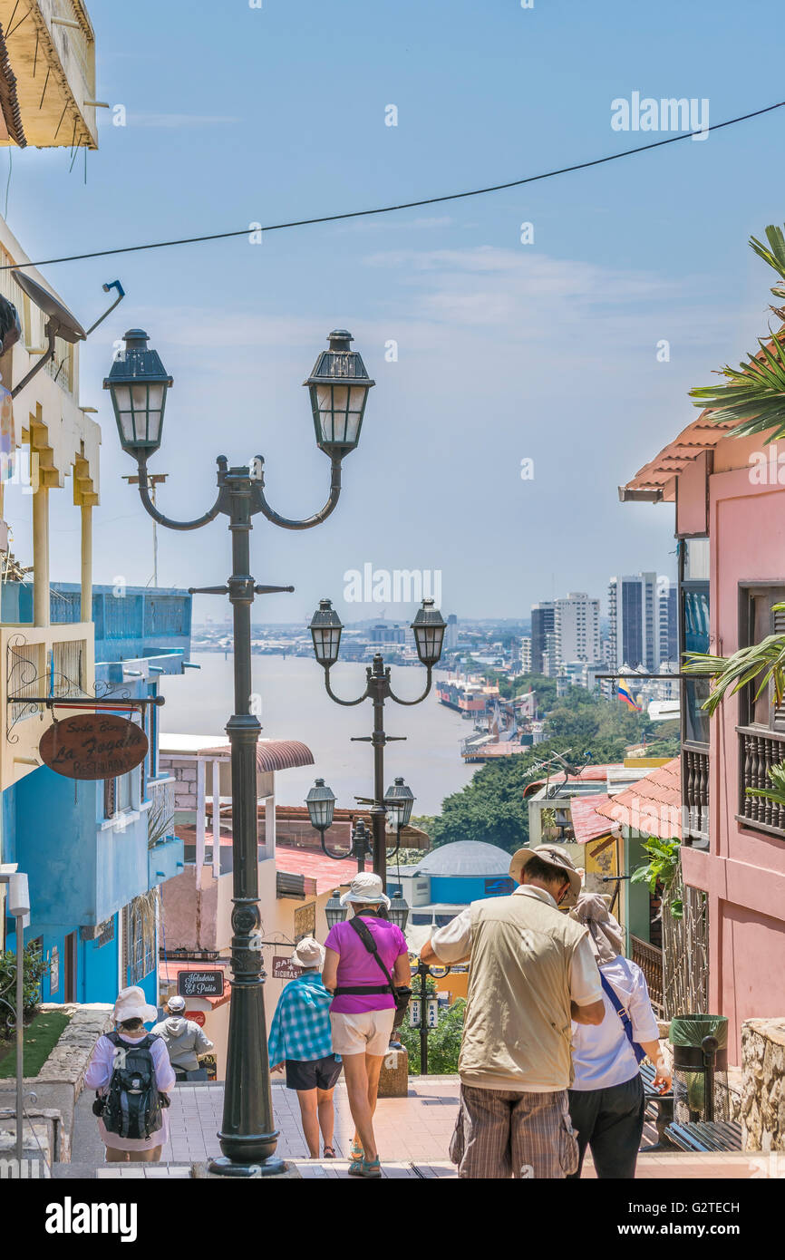 GUAYAQUIL, ECUADOR, Oktober - 2015 - Häuser am Cerro Santa Ana, eine touristische Attraktion von Guayaquil, Ecuador. Stockfoto