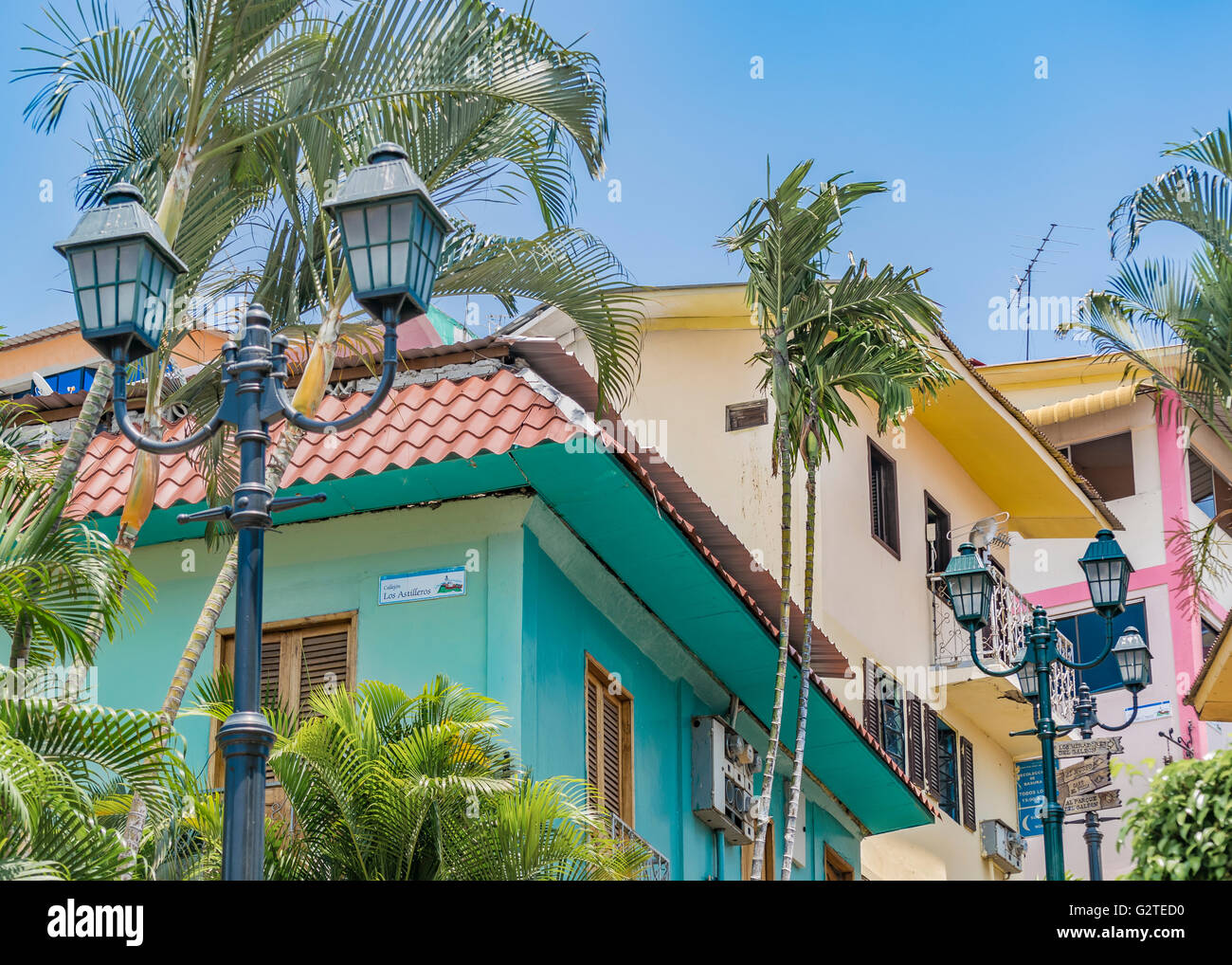 GUAYAQUIL, ECUADOR, Oktober - 2015 - Häuser am Cerro Santa Ana, eine touristische Attraktion von Guayaquil, Ecuador. Stockfoto