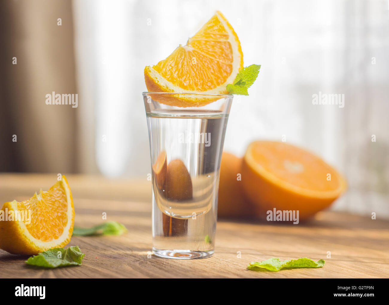 Tequila shot mit orange Stockfoto