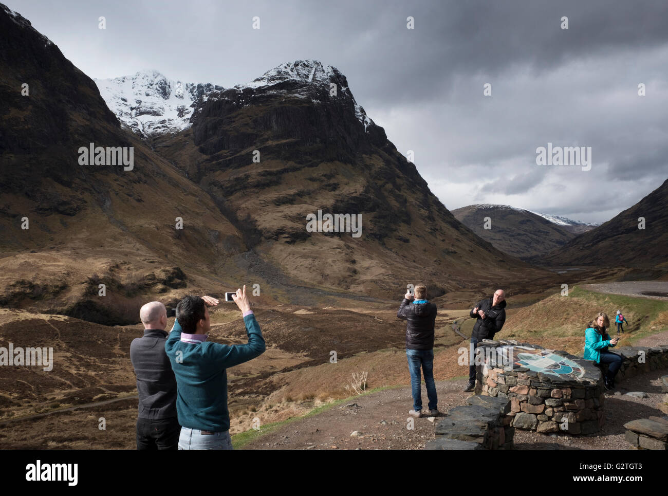 Touristen in Glencoe, Scotland, UK Stockfoto