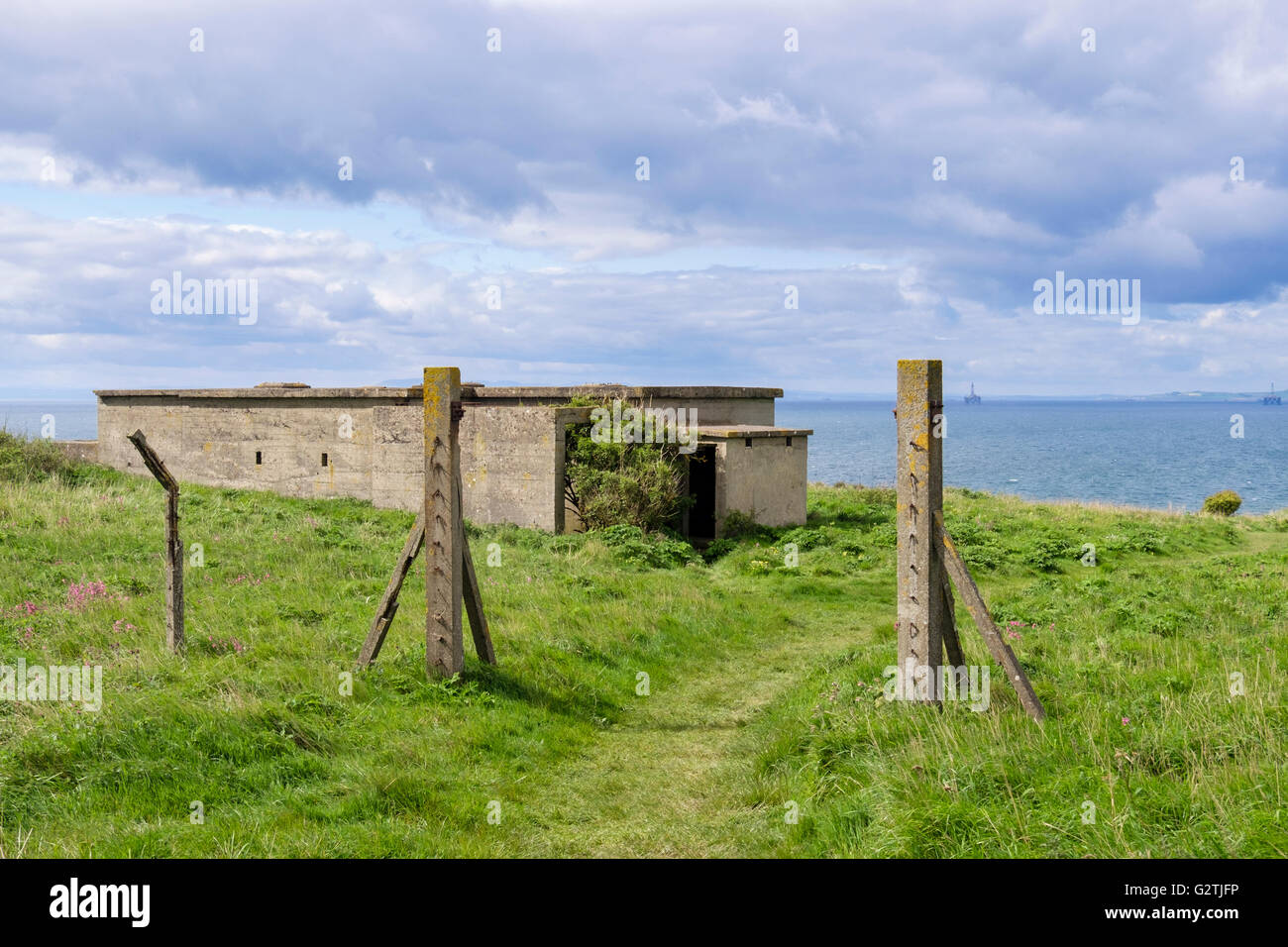Fife Coastal Path Weitergabe des zweiten Weltkriegs Pistole Batterie Radar Beobachtungsposten Kincraig Hill Elie und Earlsferry Fife Schottland, Vereinigtes Königreich Stockfoto