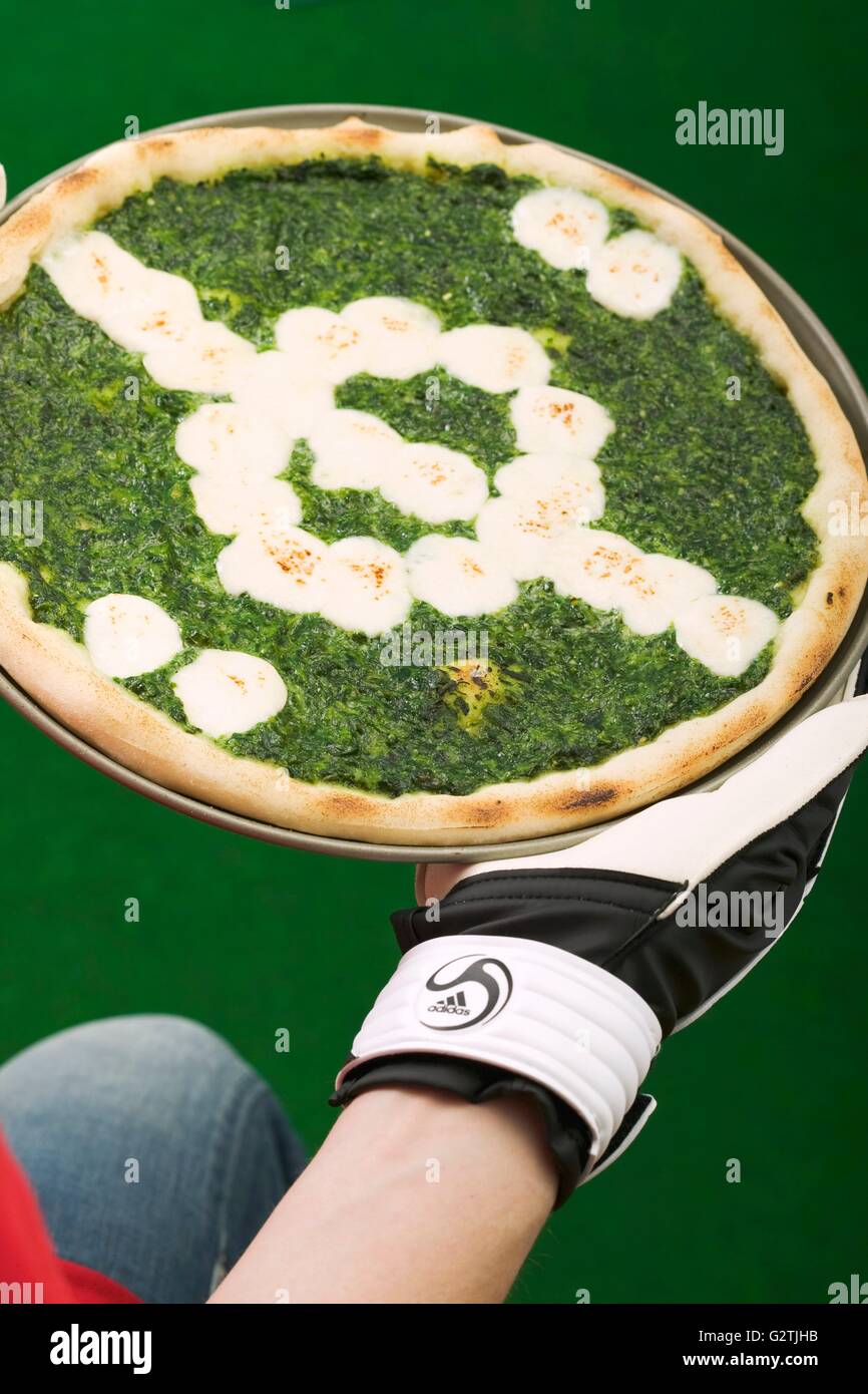 Spinat Pizza vertreten Fußballplatz Stockfoto